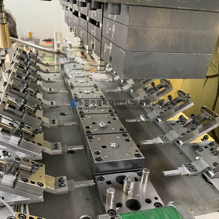 單機(jī)多工位機(jī)械手